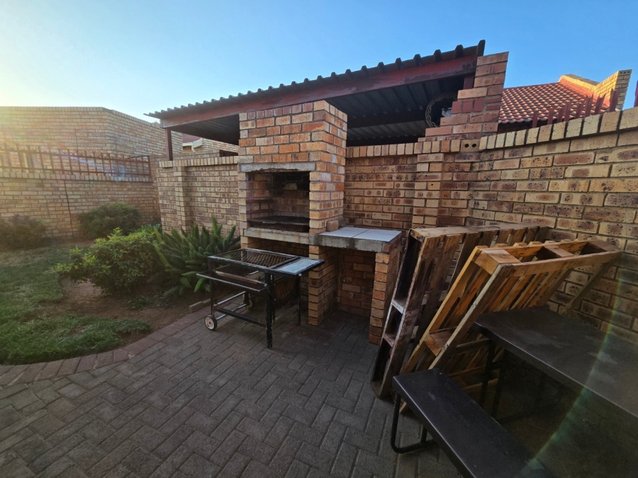 2 Bedroom Property for Sale in Uitsig Free State